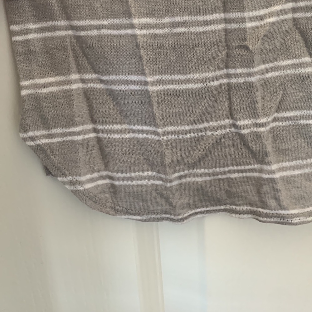 NWT LOU & GREY White And Gray Stripes 100% Linen V-neck Short Sleeves Top Size M - Picture 12 of 15